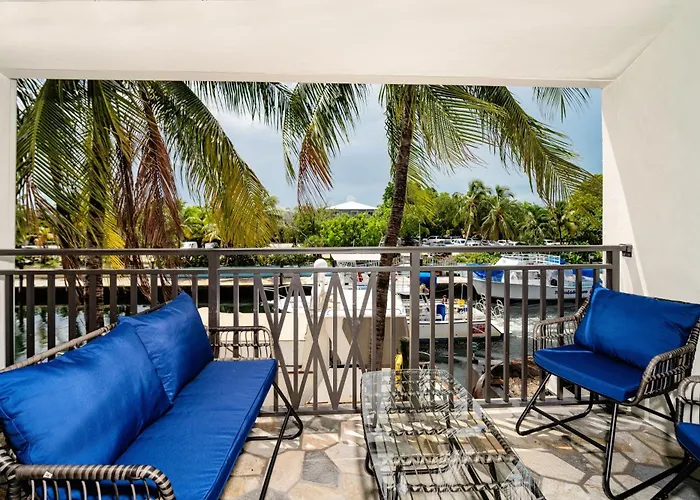 Waterside Suites And Marina